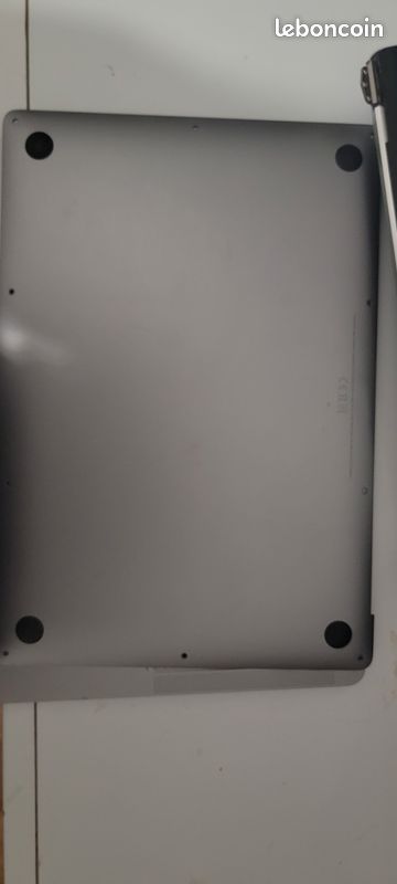 Ecran casse avec batterie et clavier et pad tactile macbook a2337 (image 3)