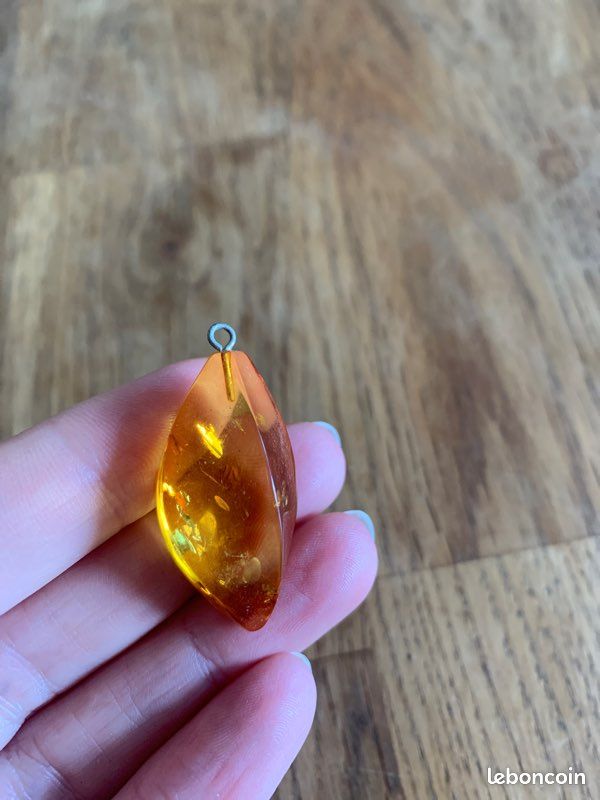 Pendentif ambre (image 1)