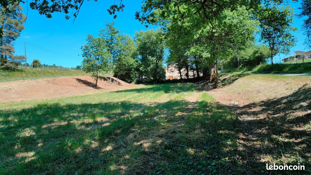 Terrain constructible · à Condat-sur-Trincou · 15 000 €