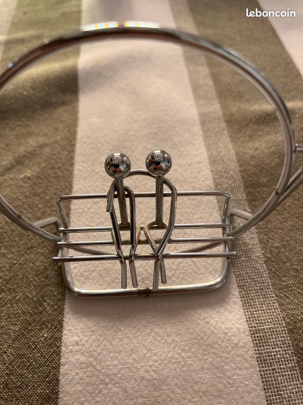 Mobile couple sur une balançoire (image 1)