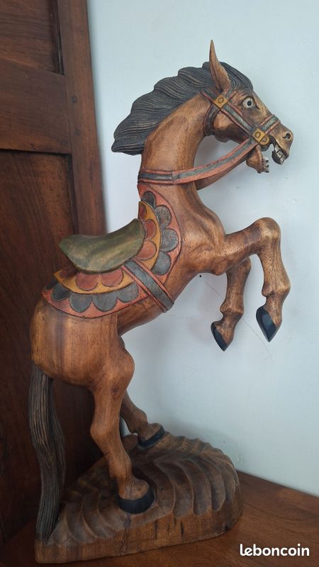 Cheval en bois (image 1)
