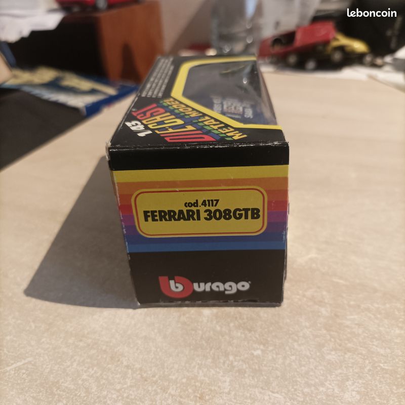 Miniature Voiture Ferrari 308 GTB 1982 Bburago 1:43 - Rouge, Moulée Sous Pression - Neuf En Boîte Scellée