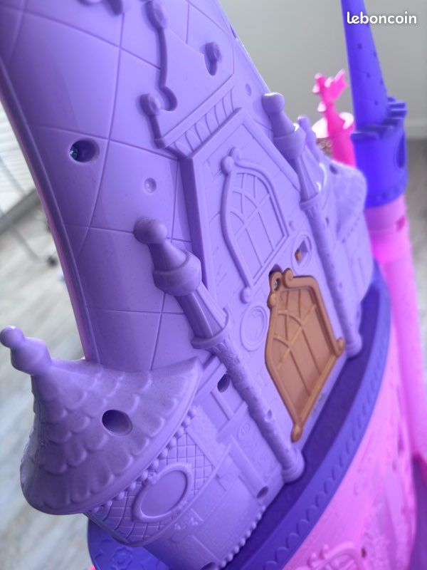 Château de princesse musical peu servit avec accessoires (image 2)