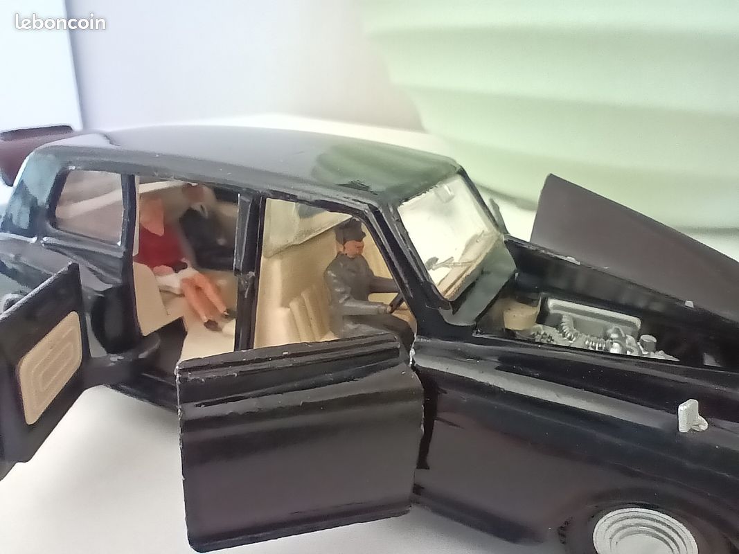DINKY TOYS n°198 : ROLLS ROYCE PHANTOM V PARK WARD 1959 limousine
