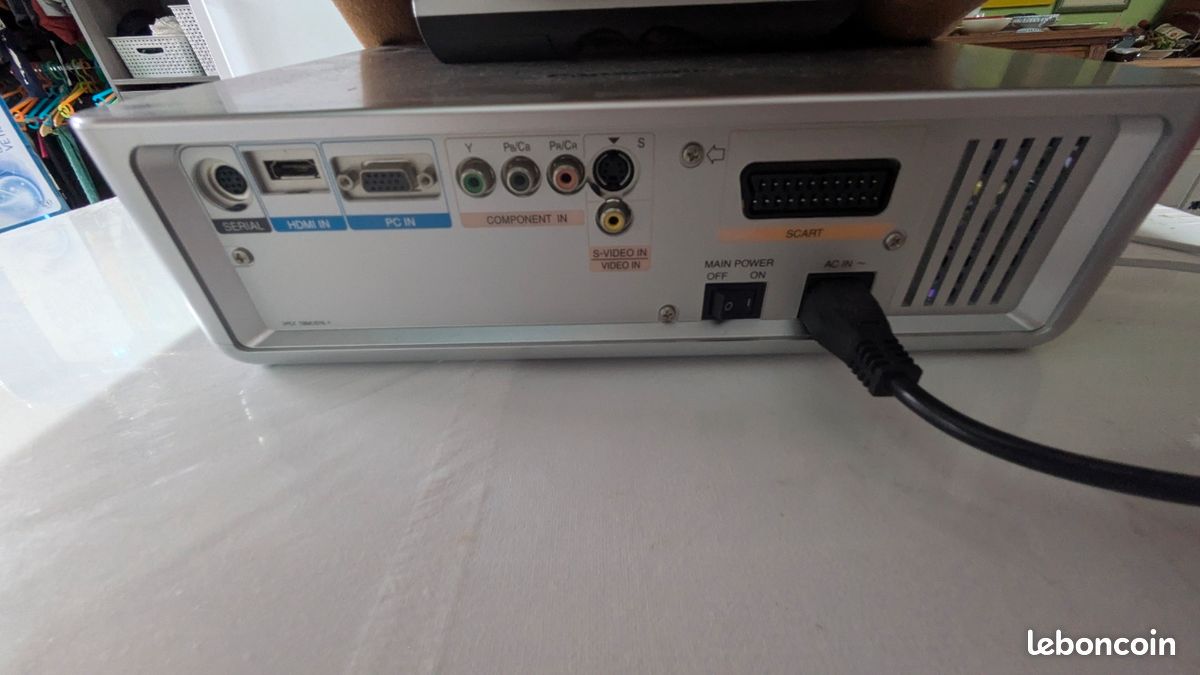 Vidéoprojecteur Panasonic PT-AE900E – Haute Définition (image 5)