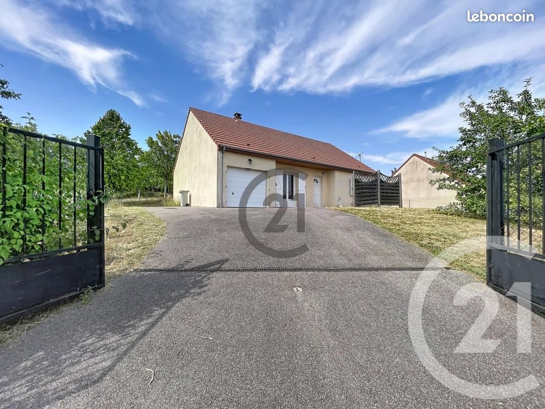 Maison 5 pièces 90 m² · à Nailly · 90 m² · 950 €
