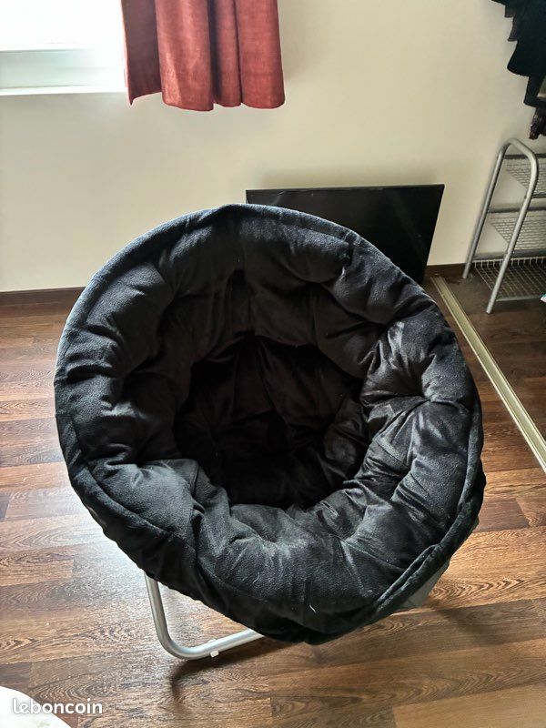 Fauteuil rond design (image 1)
