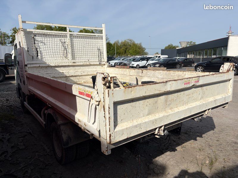 Nissan Cabstar Benne carte grise accidenté (image 4)