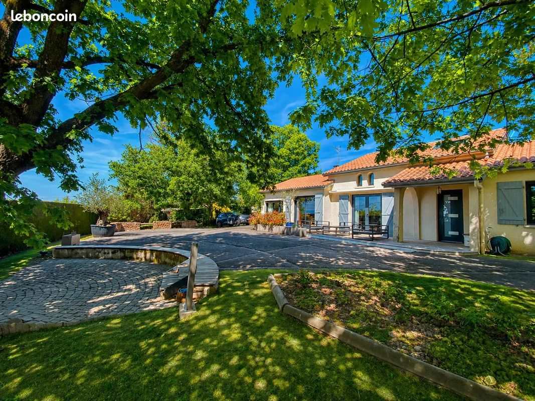 Maison 8 pièces 184 m² · à Saint-Galmier · 184 m² · 465 000 €
