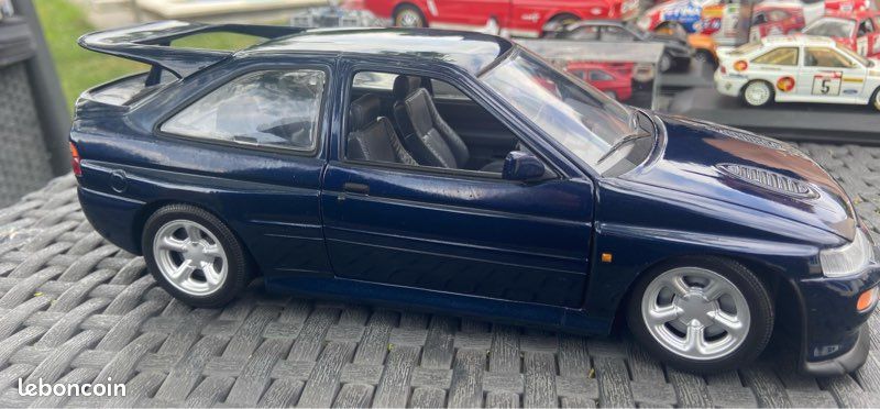 UT Models 1/18 - Ford Escort RS Cosworth Bleue Métal - État Neuf Avec Boîte
