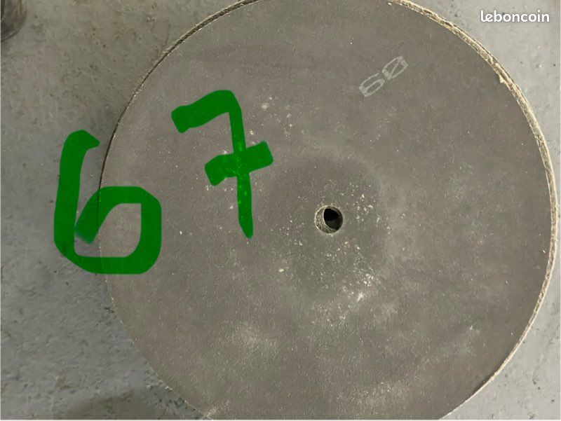 151- 67 disques abrasifs grand diamètre – différents grains – Vente à l’unité ou en lot (image 1)