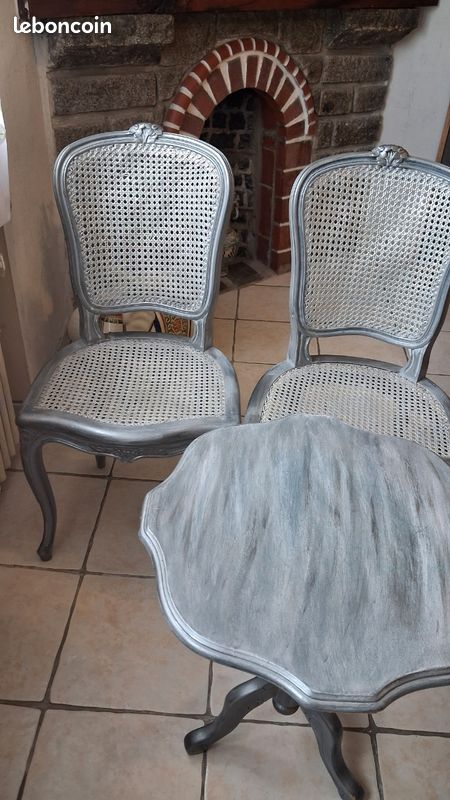 Ensemble 2 chaises et table d'appoint (image 1)