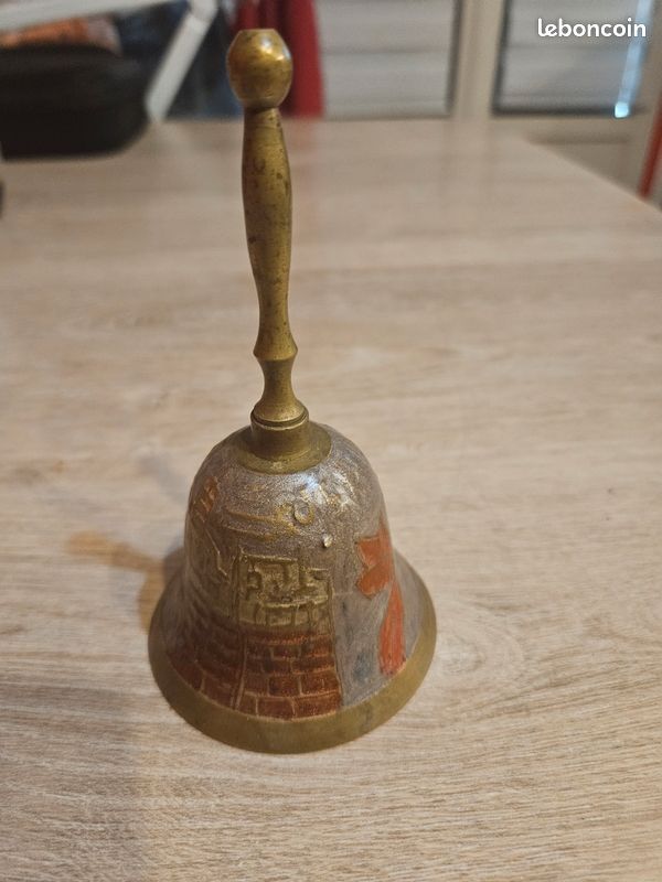 Ancienne clochette de table en bronze (image 4)