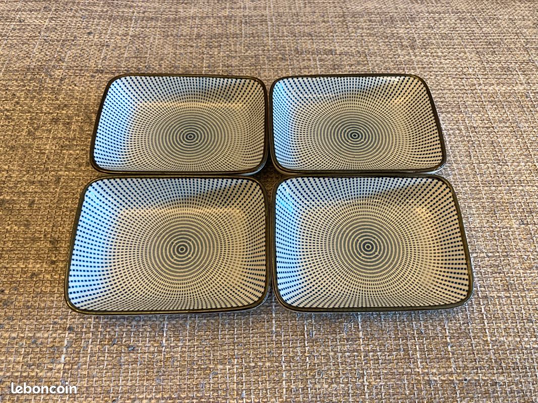 4 petites assiettes carrées en céramique (image 1)