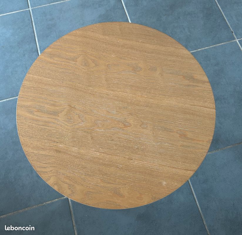 Petite table d'appoint en bois (image 2)