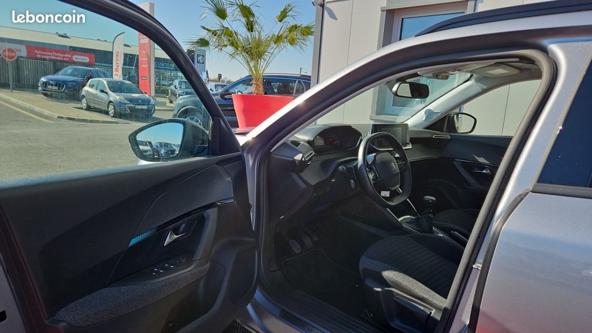 Peugeot 2008 PURETECH 130 SS BVM6 STYLE (image 12)