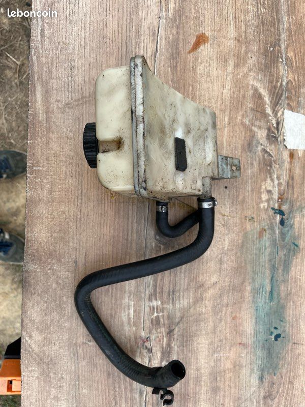 Réservoir direction assistée Peugeot 306 s16 (image 2)