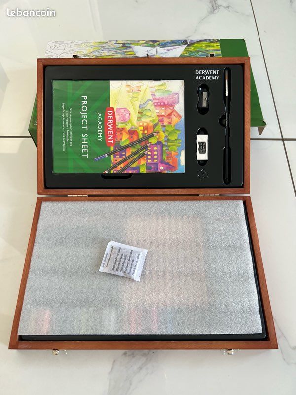 Coffret Dessin Et Croquis Derwent Academy - 30 Crayons (couleur, Aquarelle, Graphite) + Accessoires, En Bois