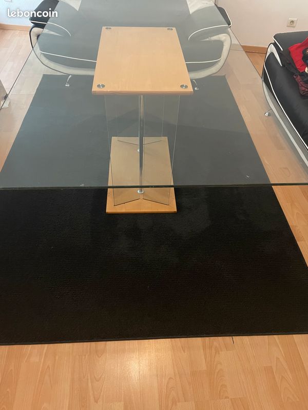 Table á manger (image 1)