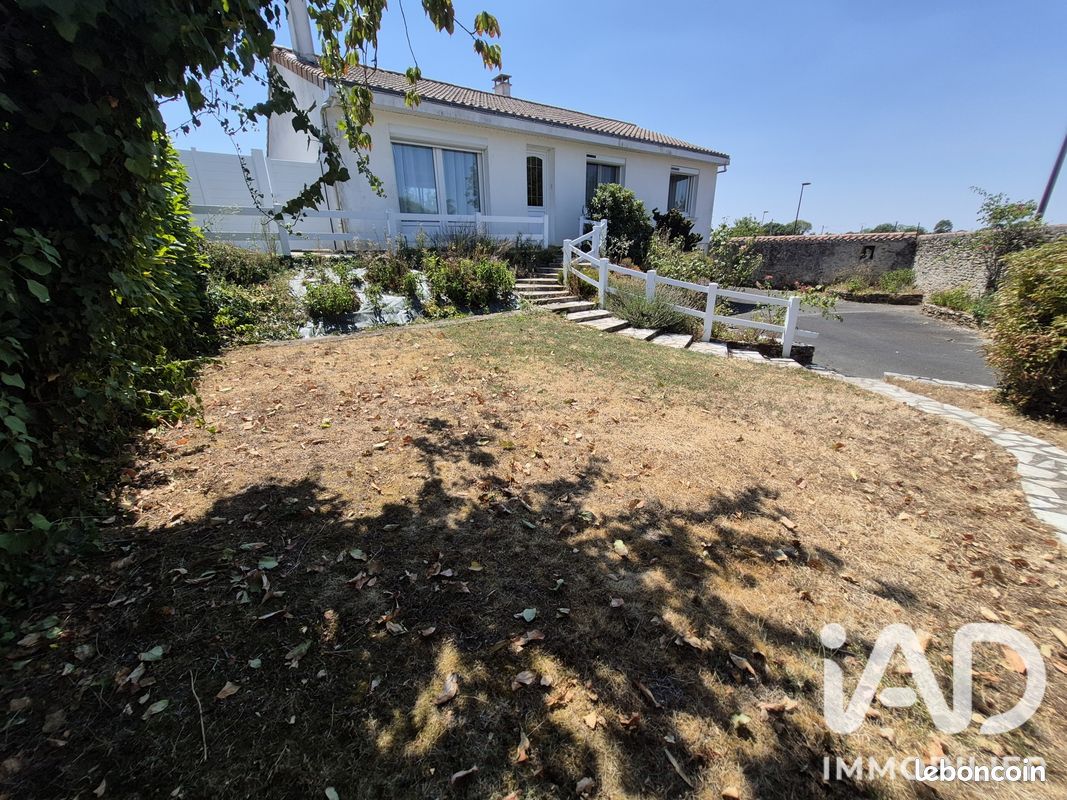 Maison 5 pièces 86 m² · à Sigournais · 86 m² · 163 000 €