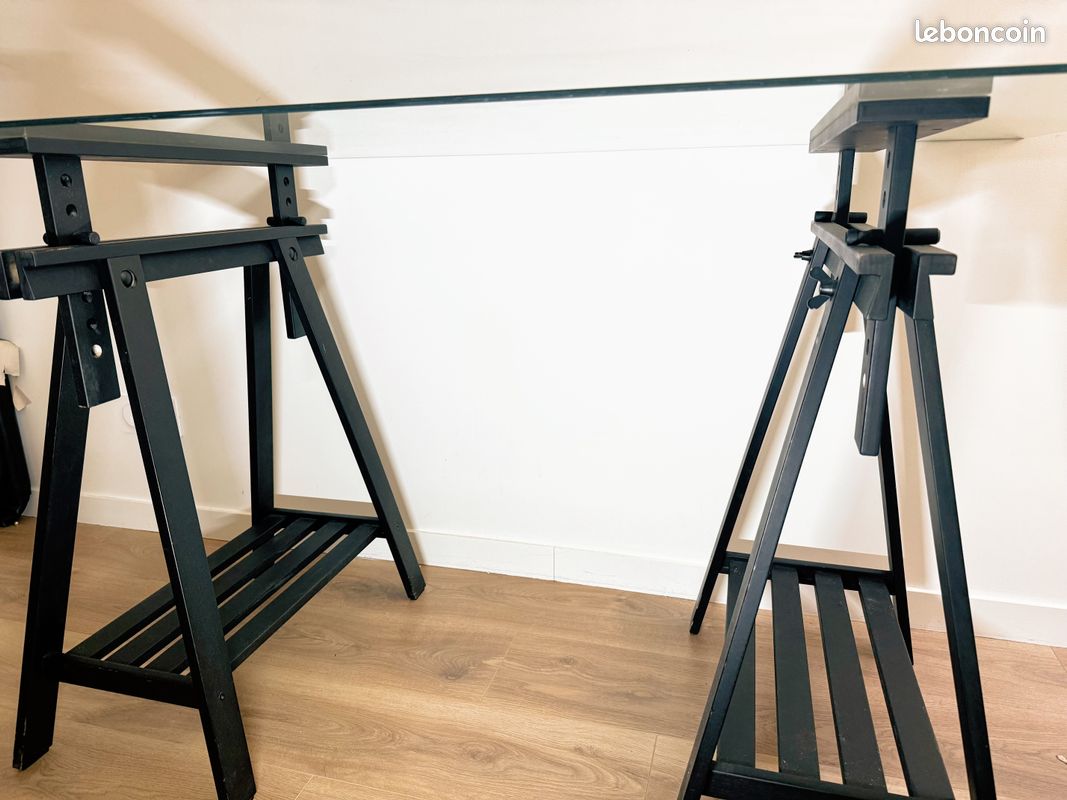 Bureau d'architecte / Table en verre et tréteaux bois (image 4)