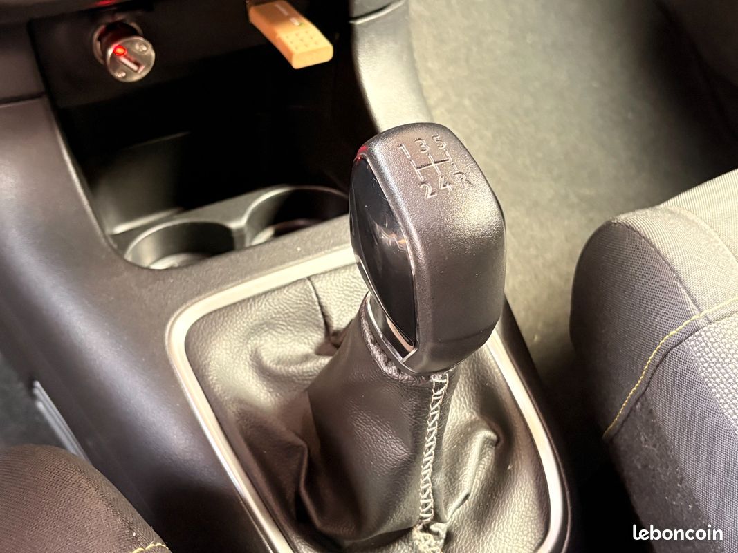 CITROEN C3 GENERATION-III 1.2 PURETECH 80 SHINE START-STOP - DISTRIBUTION À JOUR - CAMÉRA DE RECUL - CARPLAy (image 29)