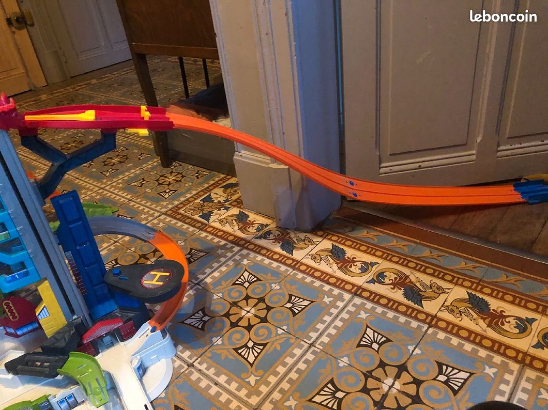 Circuit/garage hot wheels (image 8)