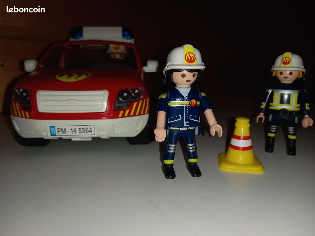 Voiture de pompiers playmobil (image 1)