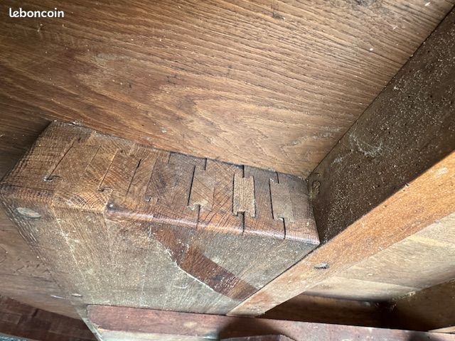 Table ronde diametre 1,7 m en bois ancien avec pied central travaillé sur roulettes (image 13)