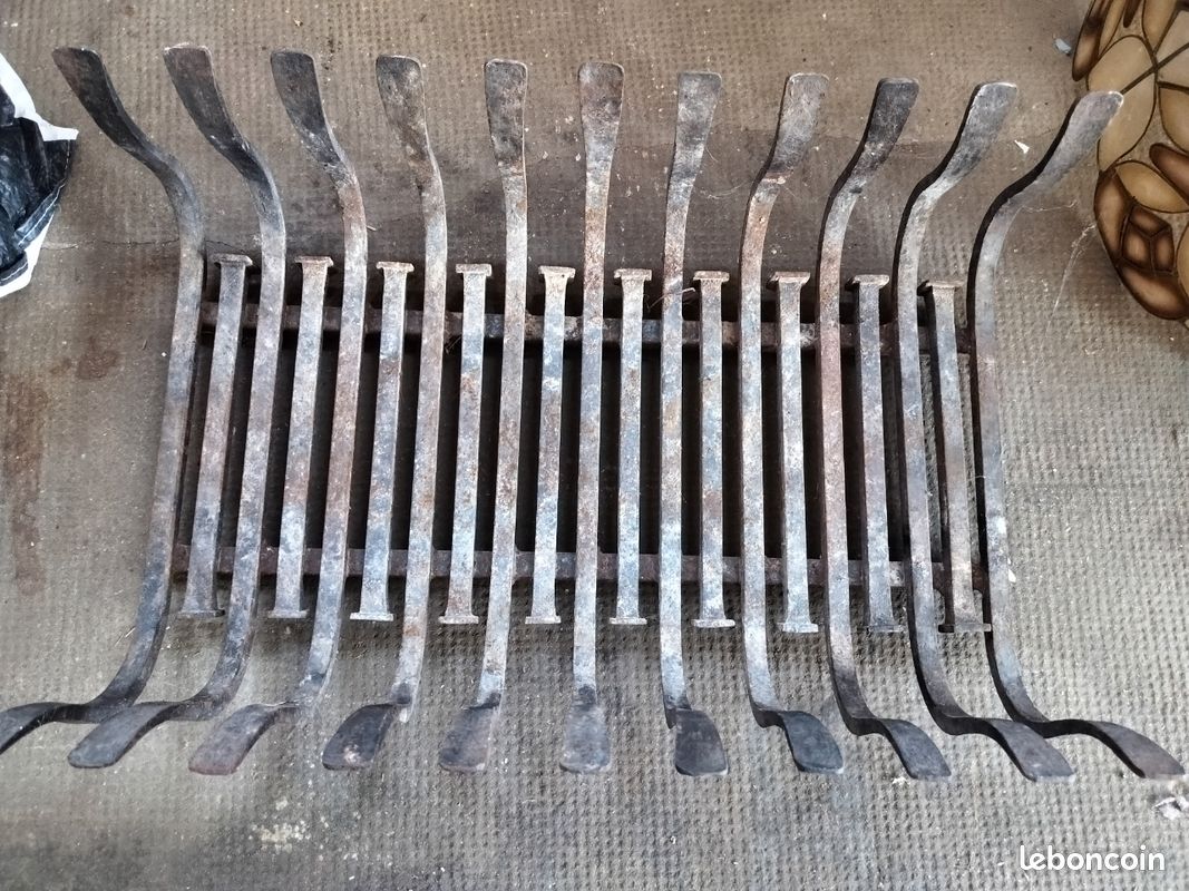 Porte bûche en fonte (image 1)