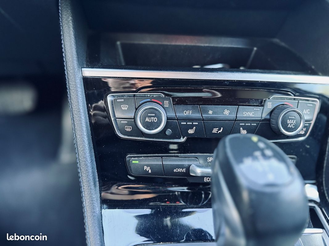 BMW SERIE 2 Active Tourer 1.5L 220CH 225 xe M Sport + SIEGES CHAUFFANTS + AFFICHAGE TETE HAUTE + HARMAN KARDON + CAMERA DE RECUL + GARANTIE 12 MOIS (image 31)
