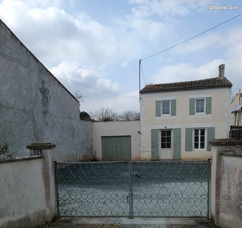 A louer centre de Surgères, maison avec jardin