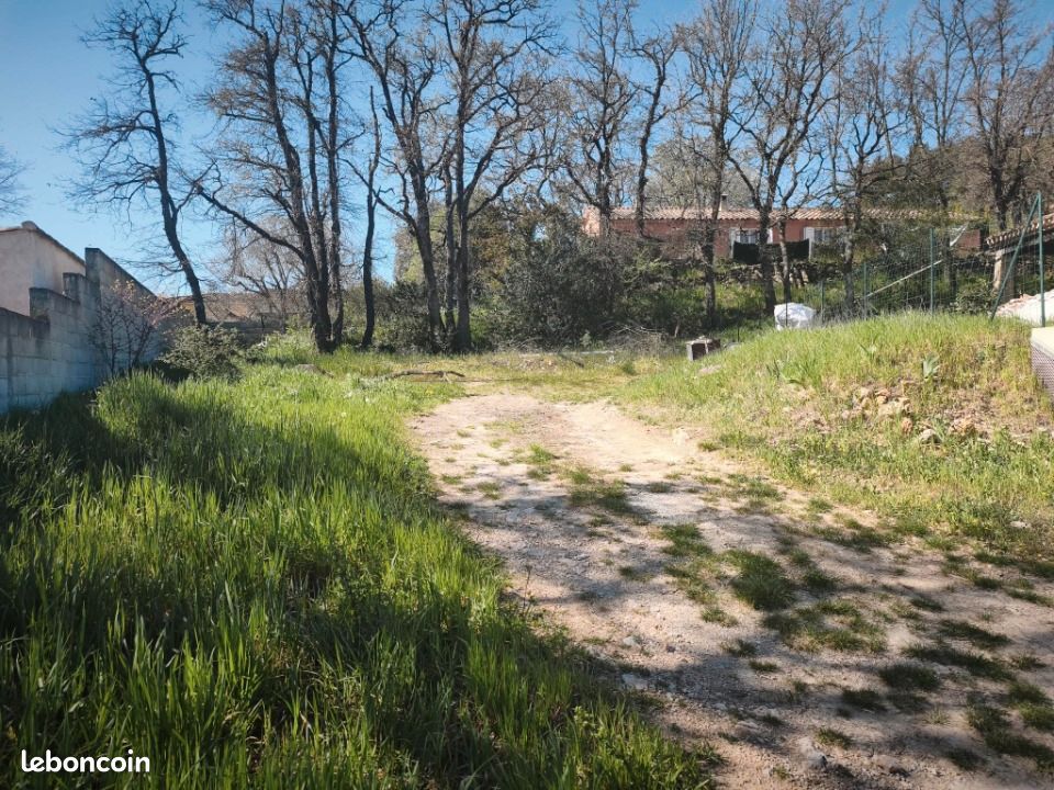 Terrain 442 m² · à Saint-Maximin-la-Sainte-Baume · 160 000 €