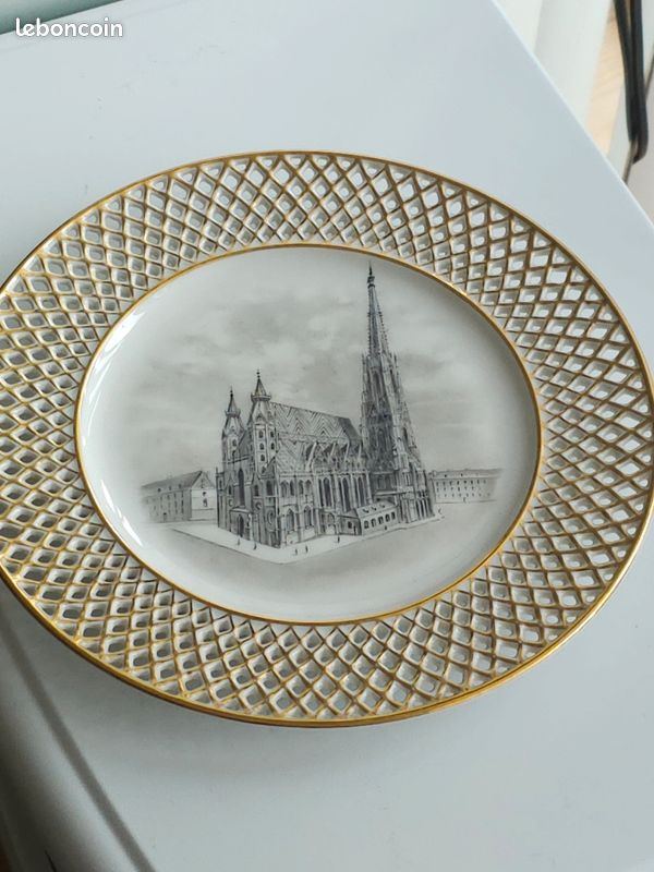 Assiette de collection en porcelaine ajourée – Stephansdom Vienne – Pirkenhammer & Wahliss Wien, Entre-deux-guerres (image 1)