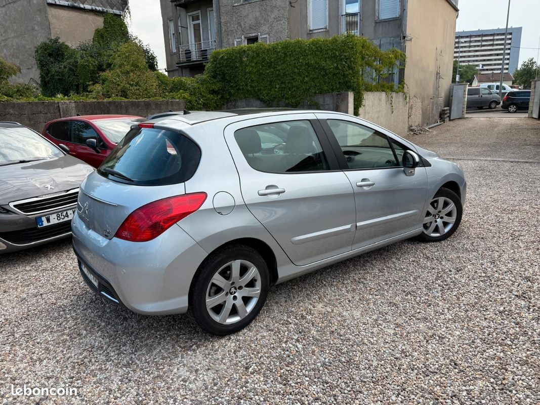 Peugeot 308 1,6 e-hdi 112 ch premier 12/11 (image 2)