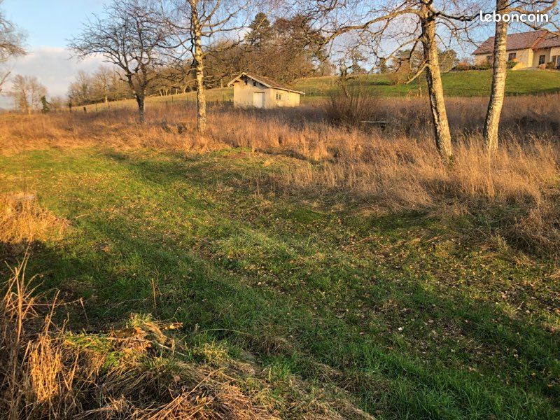 Terrain constructible avec grange · à Curel · 55 000 €