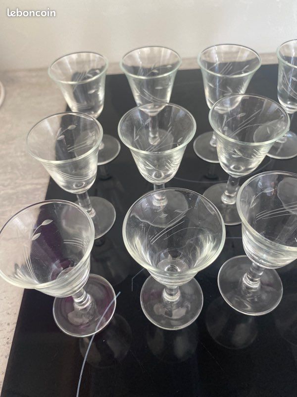 18 petits verres à pied diamètre 5 hauteur 9 cm (image 3)