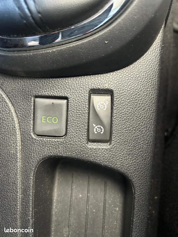Renault Captur TCe 90 Energy Intens (image 17)
