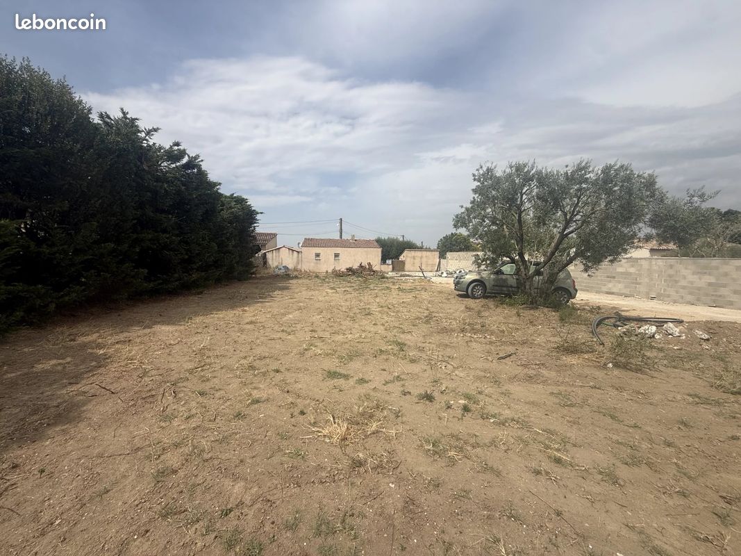 Terrain 1028 m² · à Saint-Laurent-des-Arbres · 1 028 m² · 170 000 €