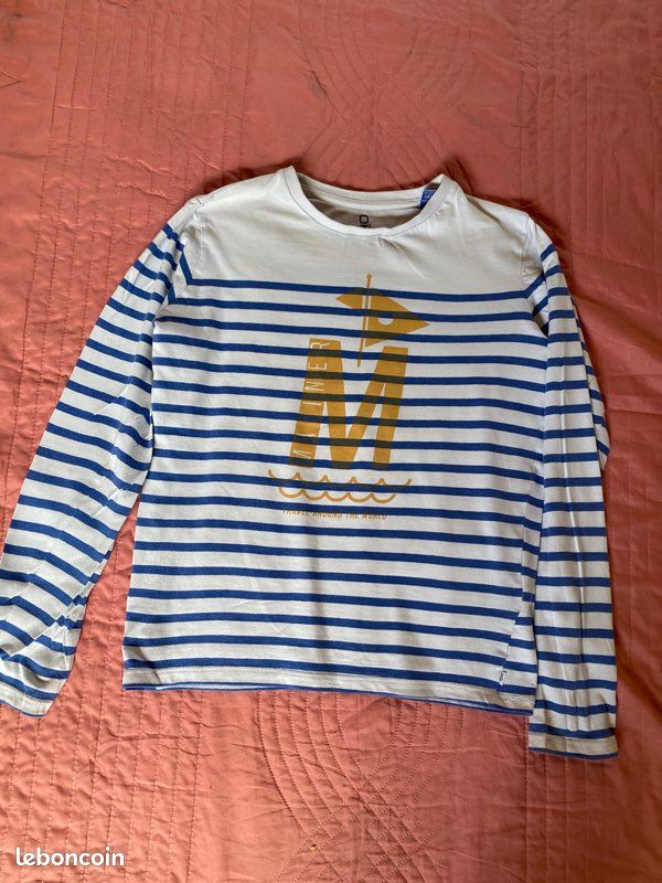 T-shirt bleu et blanc (image 1)