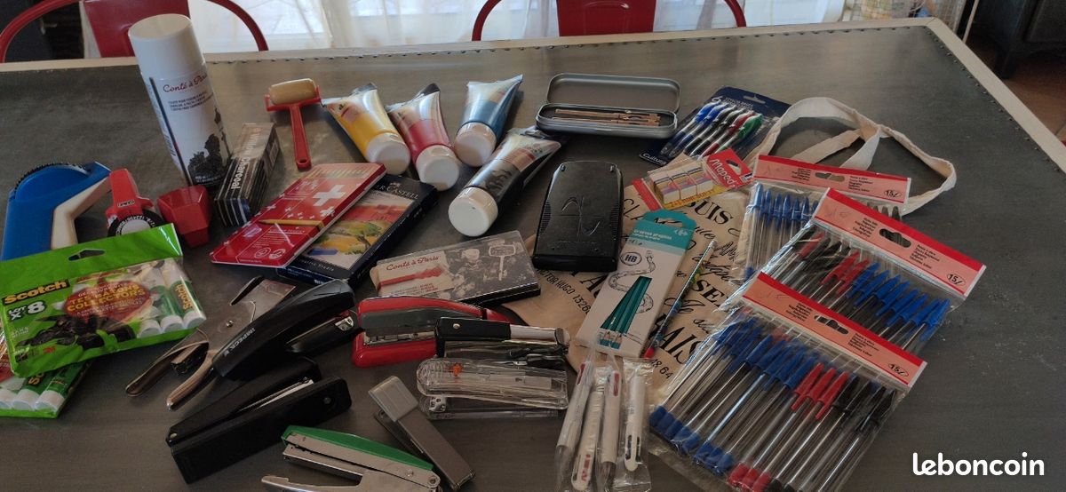 Lot de fournitures scolaires, Papeterie, matériel pour Bureau (image 1)