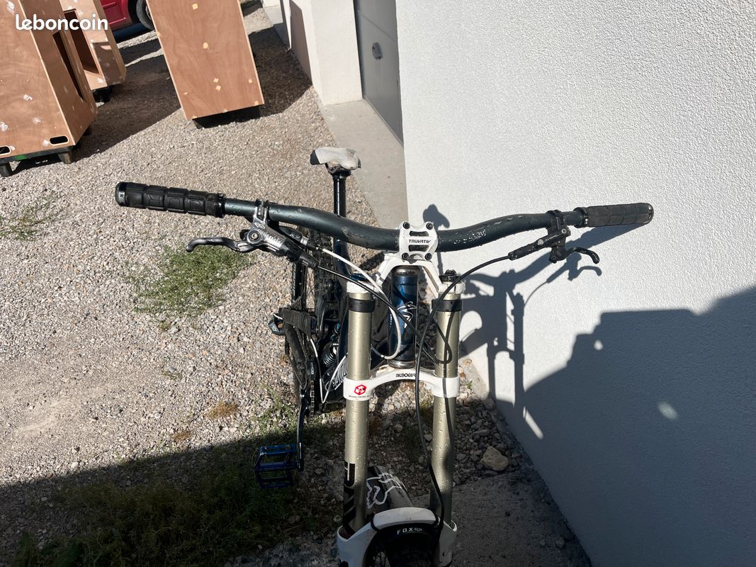 Vtt descente DH Santa Cruz V10 (image 7)