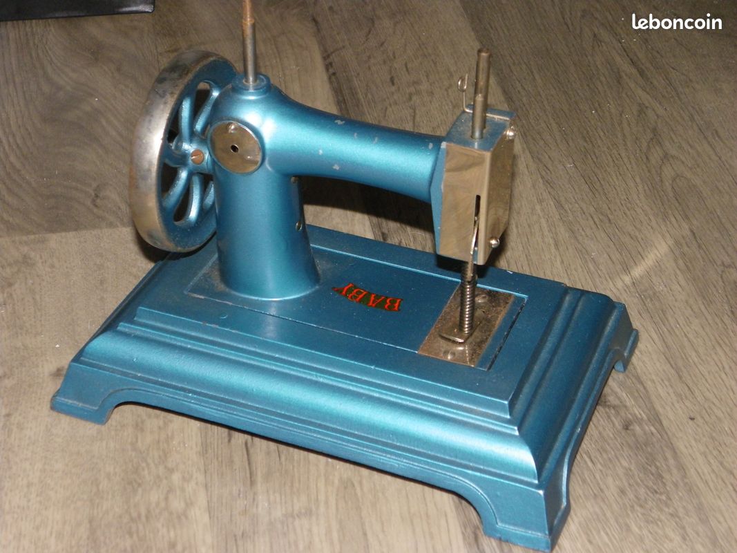 ancienne machine a coudre pour enfant (Gebraucht) in Moutier für CHF 39