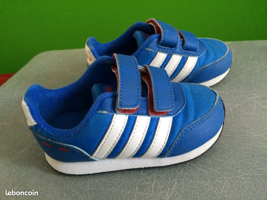 Baskets enfant ADIDAS NEO bleu bandes blanche T-21 (image 1)