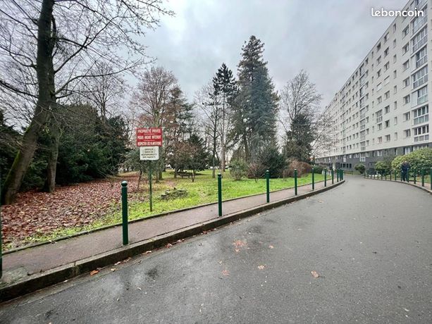 https://img.leboncoin.fr/api/v1/lbcpb1/images/49/04/23/490423abd0afe64ac981dfc0c47b965727678ca2.jpg?rule=ad-image