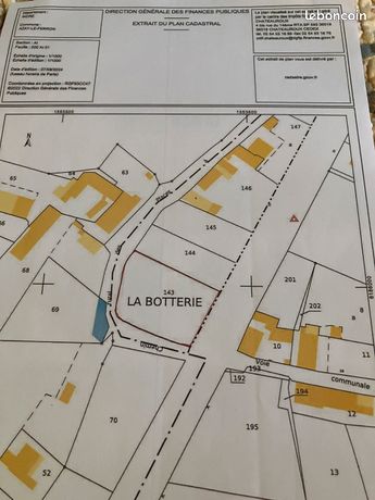 Vends terrain d'angle de 1403 m2 trè bien situé