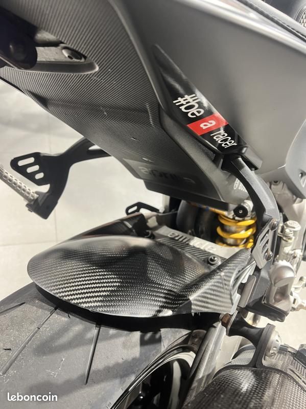 Aprilia TUONO 1100 V4 RR (image 8)
