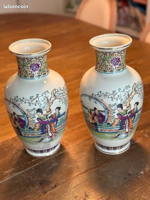 Une paire de vases chinois Kangxi marquée (image 1)