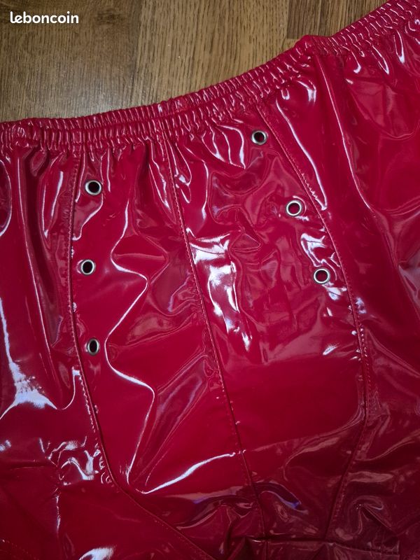 Short Homme Vinyle Rouge avec Oeuillets XL (image 2)