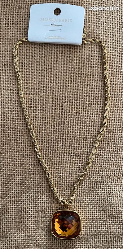 Collier en acier avec pendentif en verre rouge élégant (image 3)